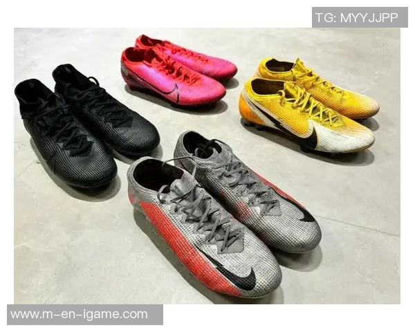 宽版足球鞋的优势与选择指南助你在球场上尽显风采 宽版足球鞋的优势与选择指南助你在球场上尽显风采